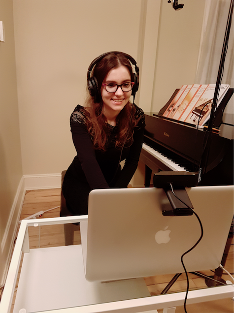 Pros and Cons of Online Piano Lessons